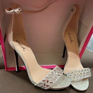 Qupid silver glitter fabric heels